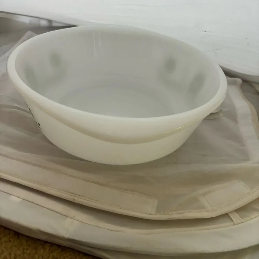 Glasbake Green Daisy J514 Milk Glass 2 QT Casserole Dish 1970’s